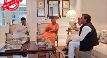 योगी आदित्यनाथ, मुलायम सिंह और अखिलेश यादव की पुरानी तस्वीर गलत दावे के साथ वायरल
